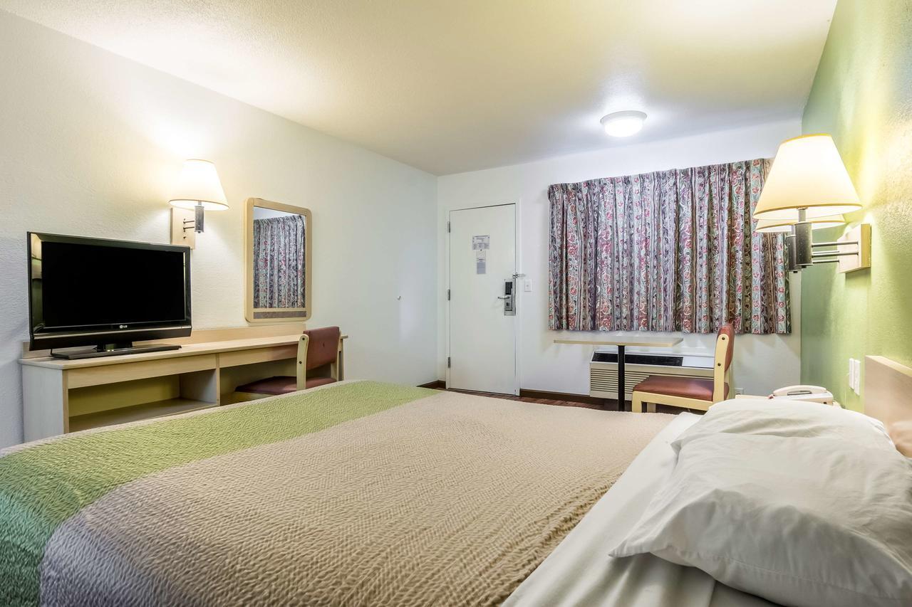 Motel 6 Chattanooga East Экстерьер фото